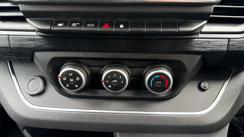 Nissan Primastar 30 L2 Diesel 2.0 dCi 110ps H1 Tekna Van